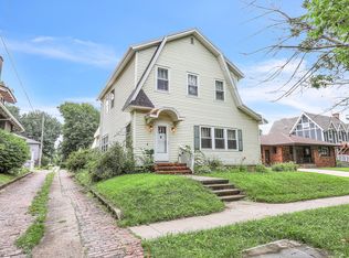 409 1st Ave E, Oskaloosa, IA 52577