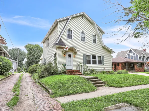 409 1st Ave E, Oskaloosa, IA 52577