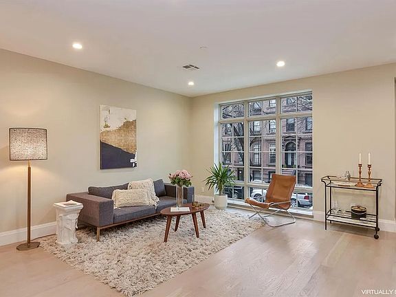 3rd image of 132 Cambridge Pl #3