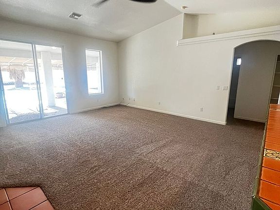 5th image of 210 White Oak Dr