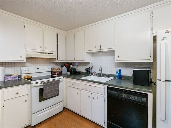 3rd image of 271 Humphrey St #H16