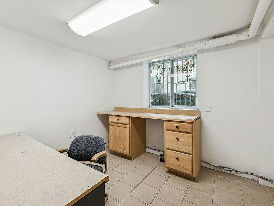 1st image of 1549 Selwyn Ave Office The