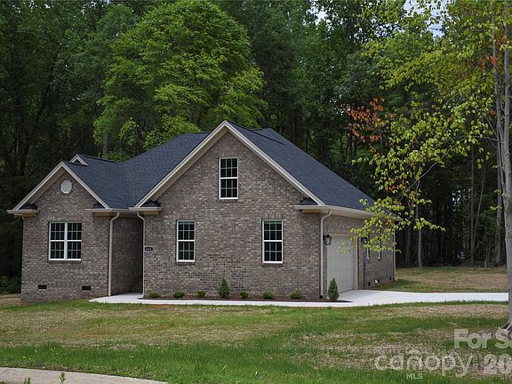 3rd image of 603 Toncin Ave