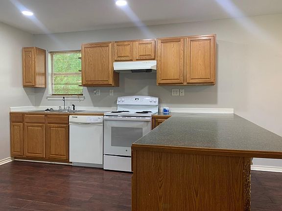 2nd image of 1602 W Elm St