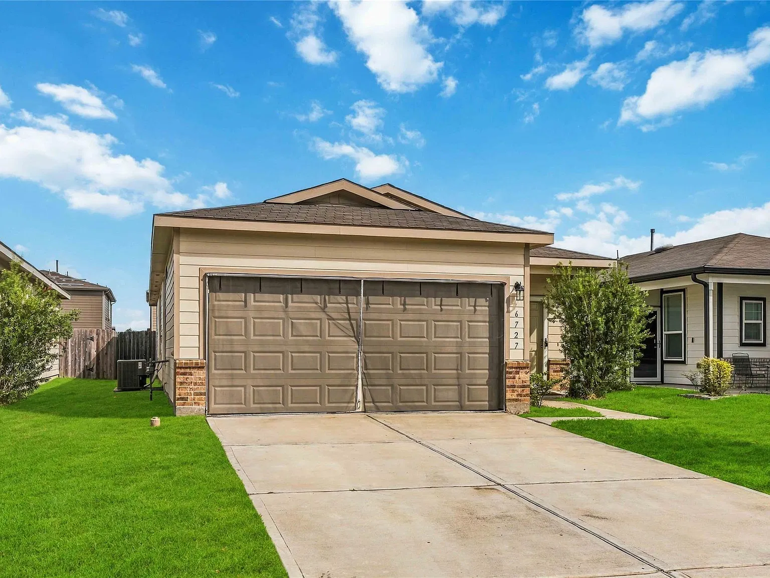 3 bed, 2.0 bath, 1504 sqft, $2,460 — Photo 2