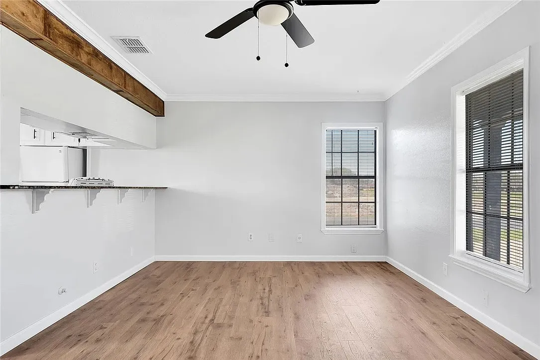 3 bed, 1.0 bath, 1016 sqft, $1,650 — Photo 3