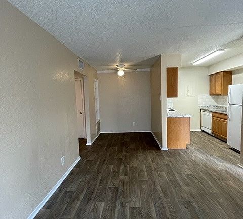 3rd image of 3316 Bonnie Dr #211