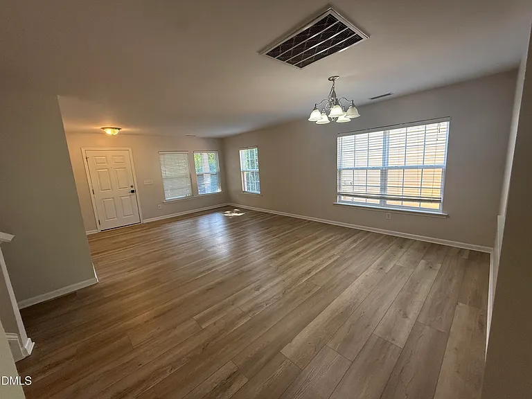 220 Milpass Dr — Photo 4