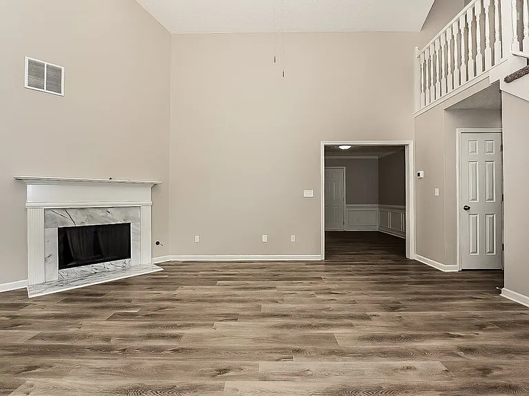611 Longstreet Ln — Photo 4