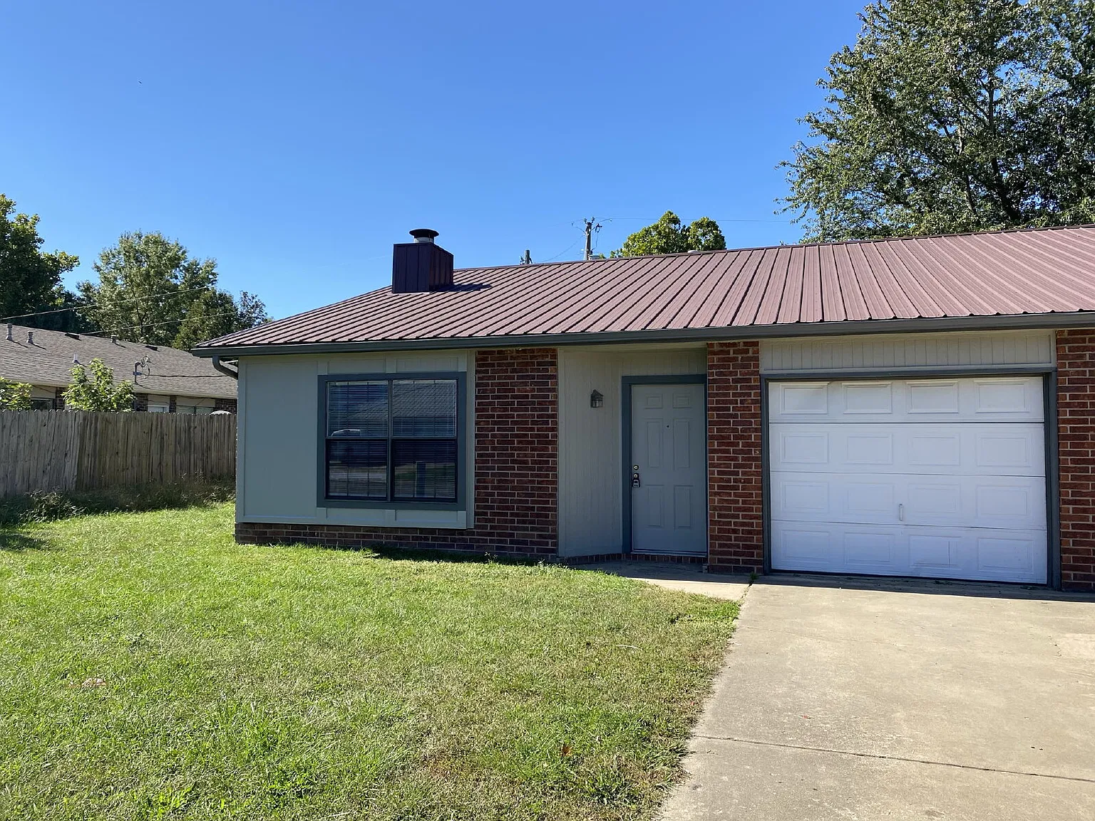 2 bed, 2.0 bath, 1224 sqft, $1,295 — Photo 2
