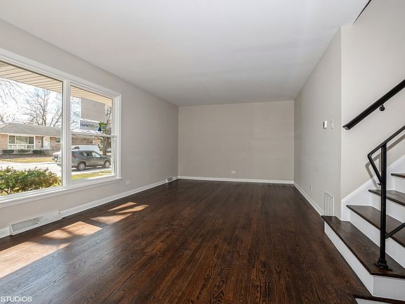 4th image of 1048 E 159th Pl