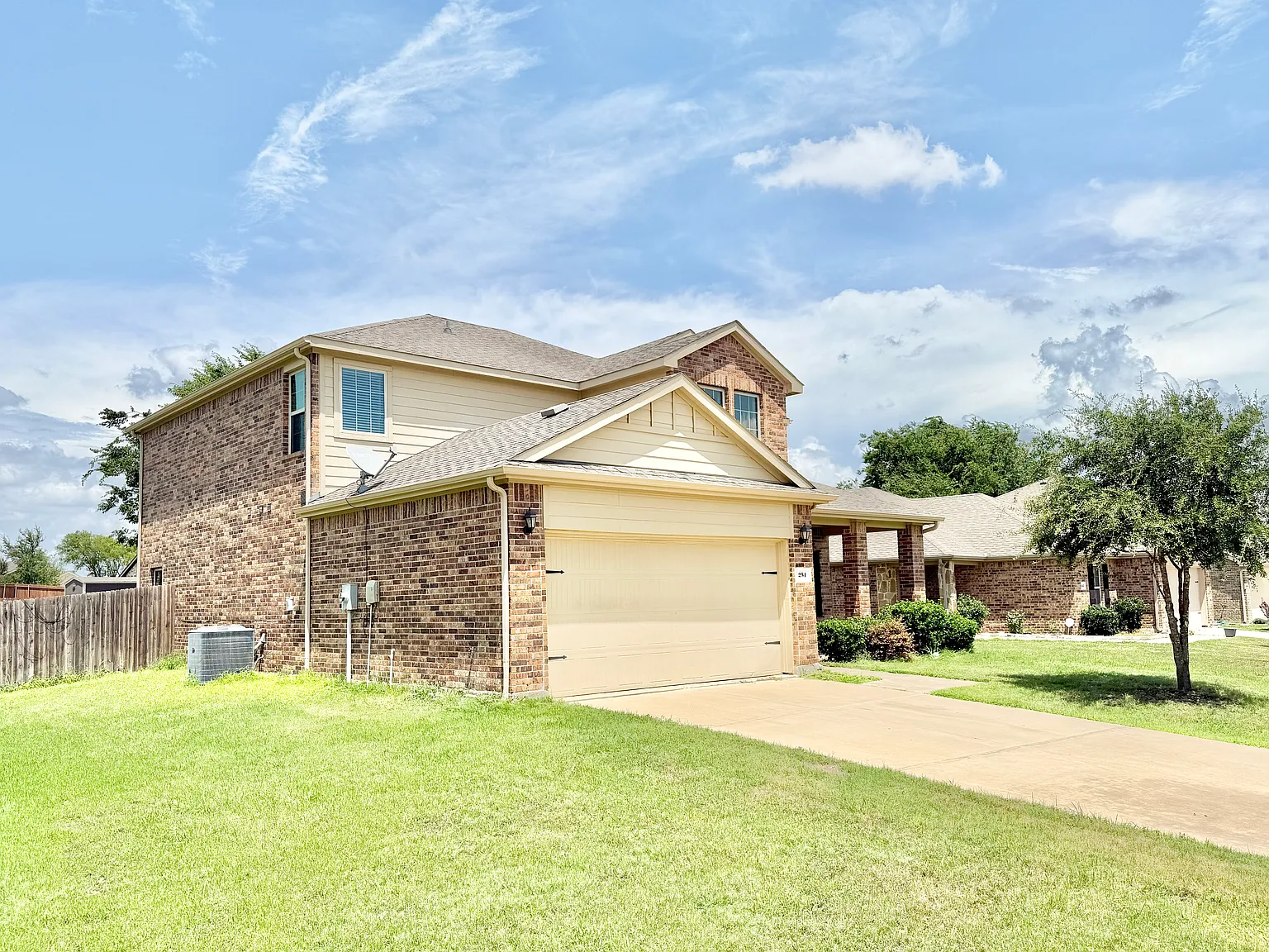 5 bed, 2619 sqft, $2,495 — Photo 2