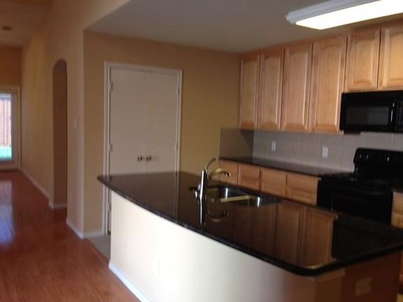 3rd image of 10324 Darkwood Dr