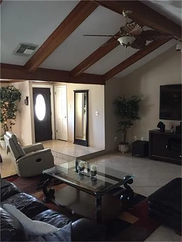4 bed, 2.0 bath, 1739 sqft, $2,400 — Photo 2