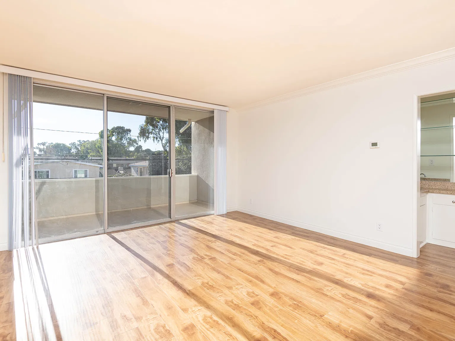1 bed, 940 sqft, $3,195 — Photo 2