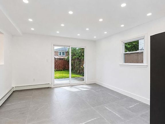 5th image of 75 Muller Ave