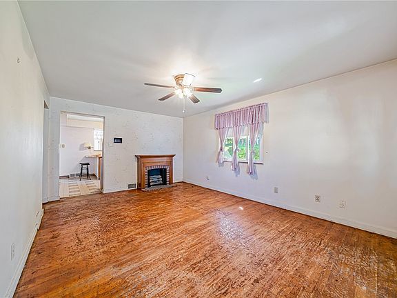 5th image of 1124 Dennis Ave