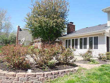 4th image of 905 N Forest Ln