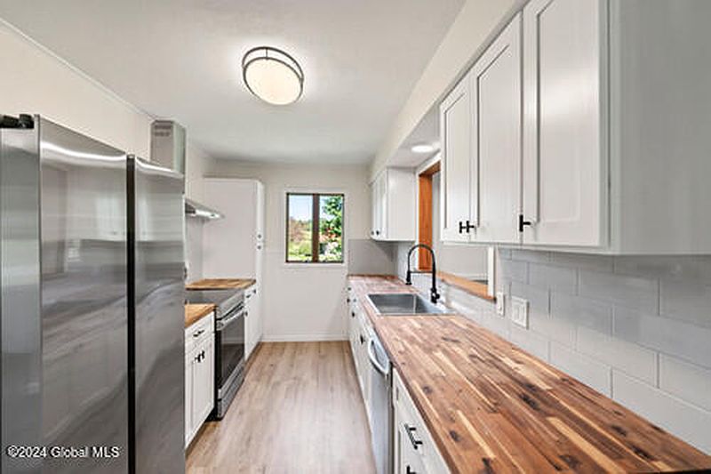 5th image of 140 Boshart Road