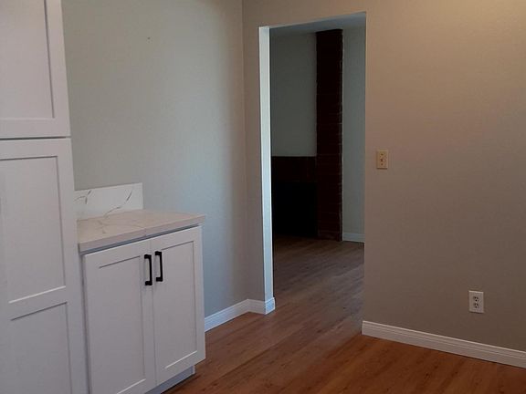 Doorway from kitchen to dining room