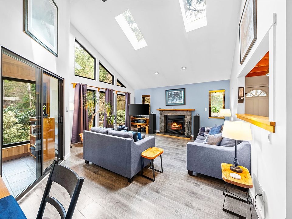 1st image of 576 Cowan Rd