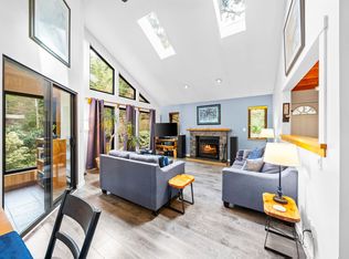 576 Cowan Rd, Bowen Island, BC V0N1G2