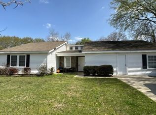 102 Wildwood Ct, Bonaire, GA 31005