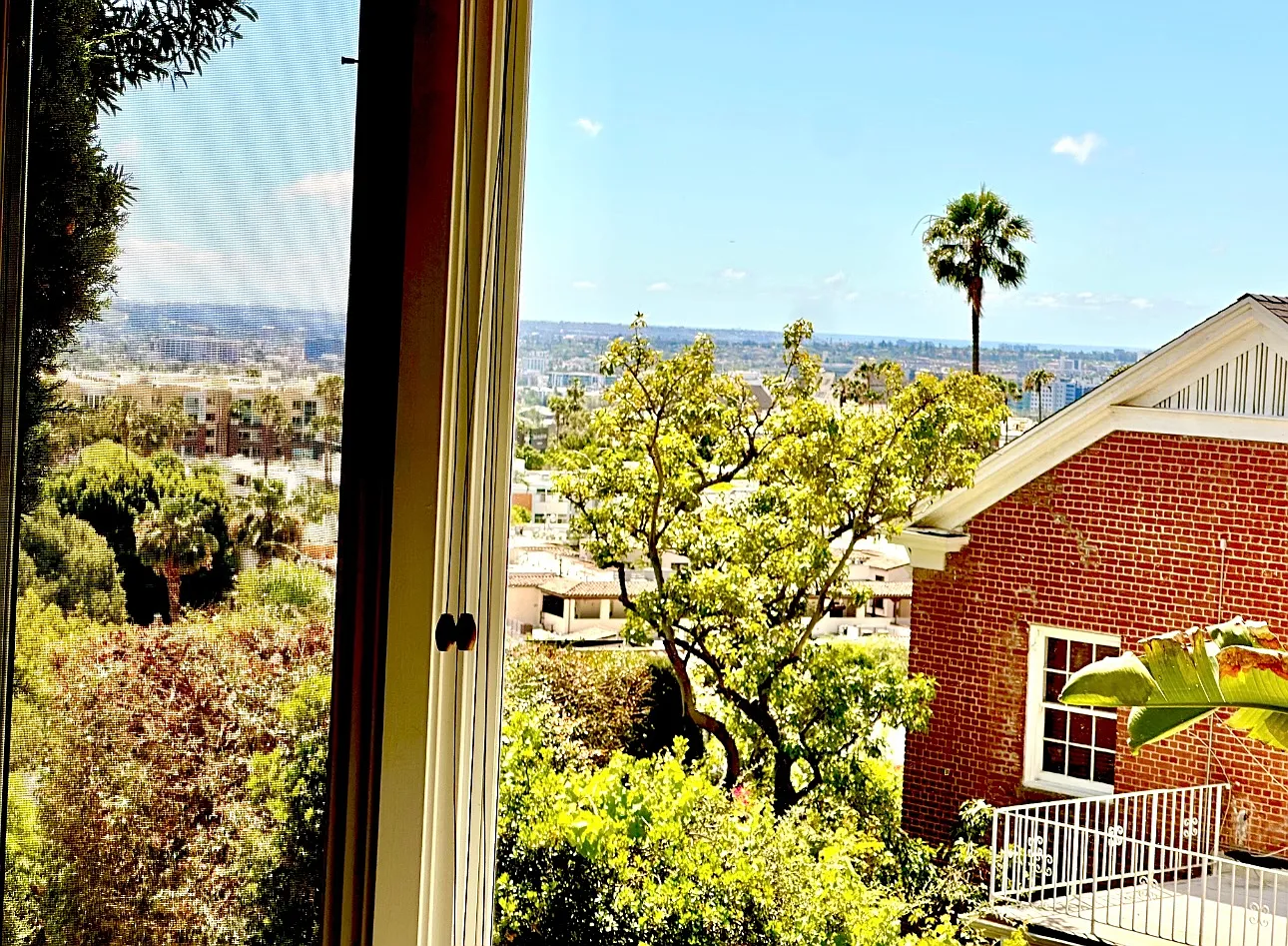 1760 N Fairfax Ave — Photo 4