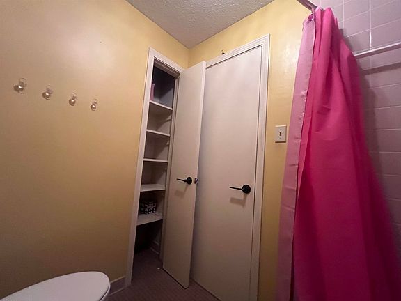 4th image of 109 N Main St APT 1103