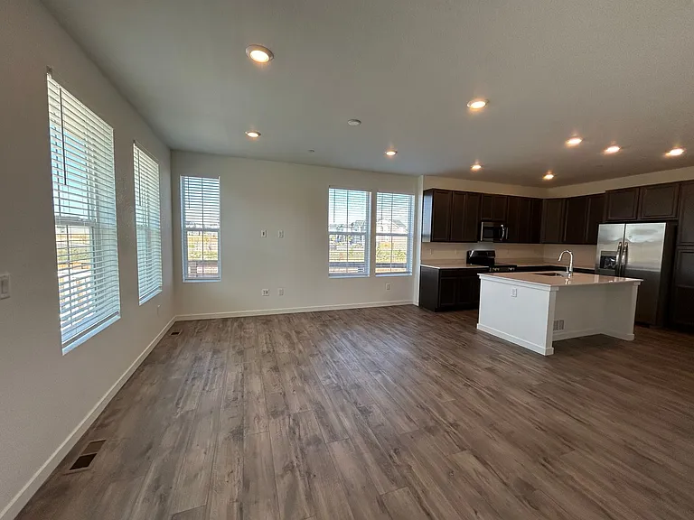 5498 Euclid Dr — Photo 3