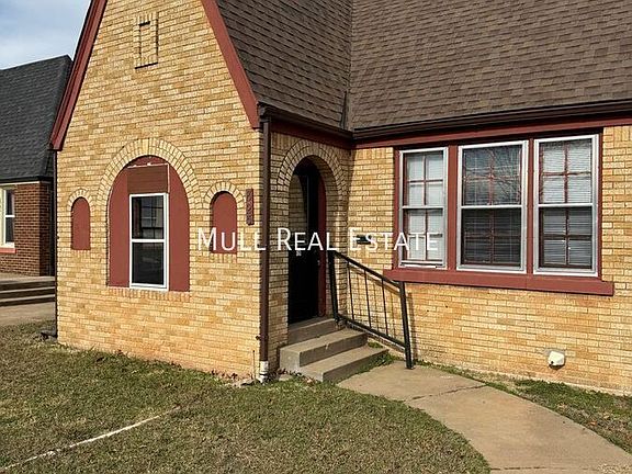 2nd image of 825 NE 24th St