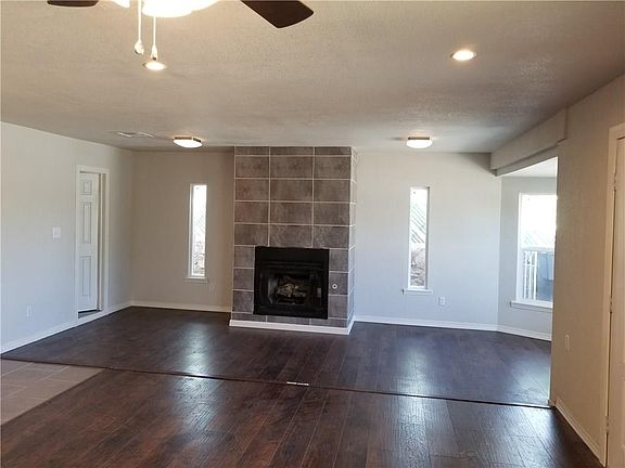 4th image of 9319 Montgomery Dr