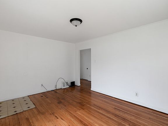 5th image of 20720 Moross Rd