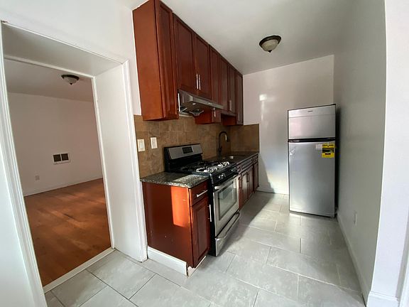 3rd image of 2132 S 10th St Floor 1