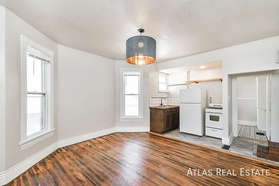 Beautifully Maintained Historic Home!! Available this October! — Photo 4