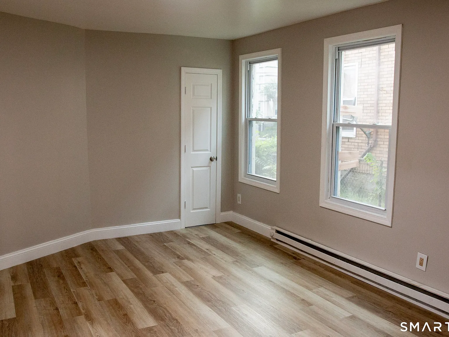 3 bed, 1.0 bath, 1200 sqft, $1,700 — Photo 3