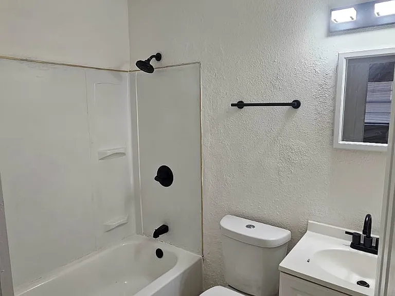 4306 E Clifton St — Photo 9