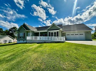 355 Hidden Meadow Dr, Hendersonville, NC 28792