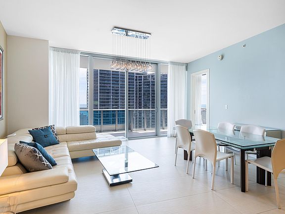 3rd image of 200 Biscayne Boulevard Way APT 4707