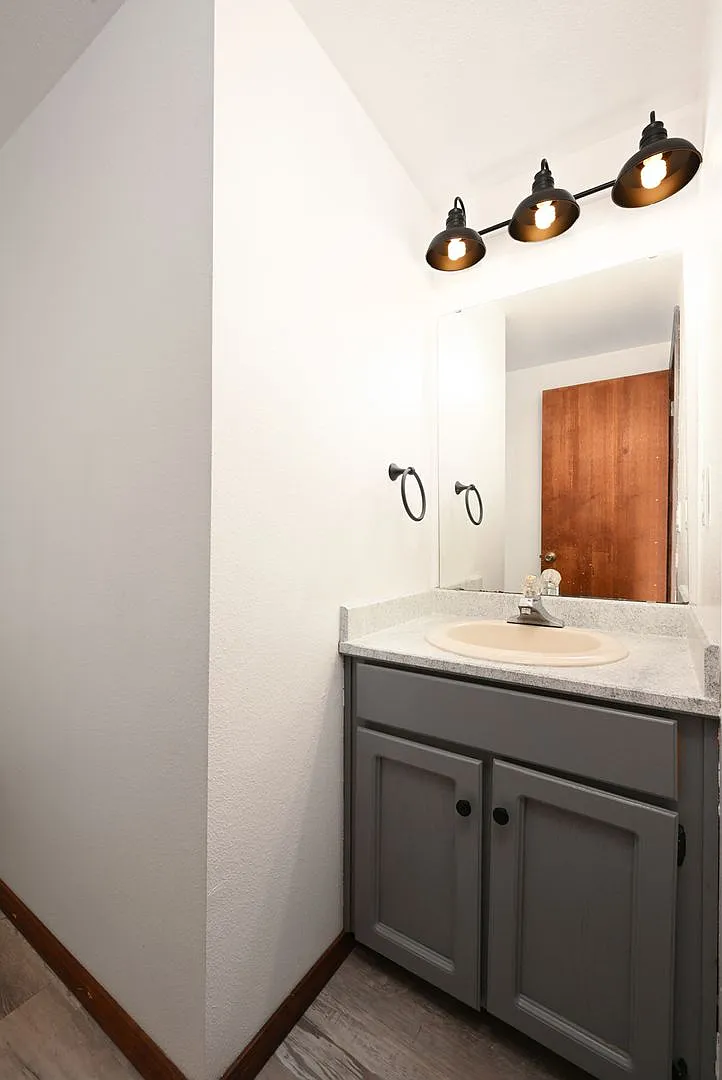 The Arbutus Apartments — Photo 3