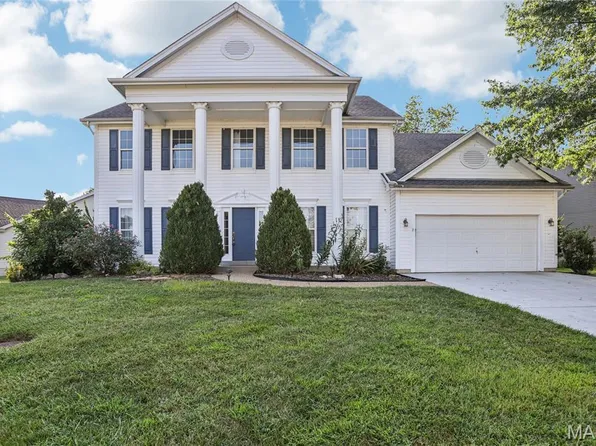 7053 Black Horse Dr, O'Fallon, MO 63368