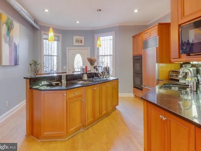 1311 Irving St NW — Photo 8