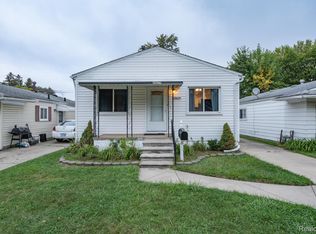 20629 Hollywood St, Harper Woods, MI