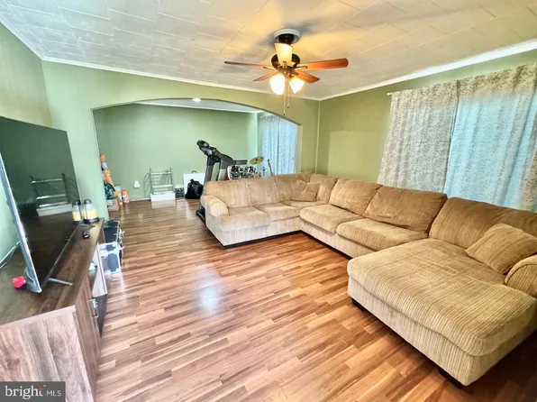 230 W Grand Ave, Tower City, PA 17980
