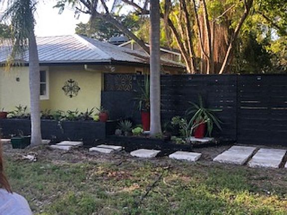Raised Planter Bed 