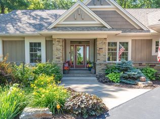 483 Meadow Ridge Ln, Hudson, WI 54016