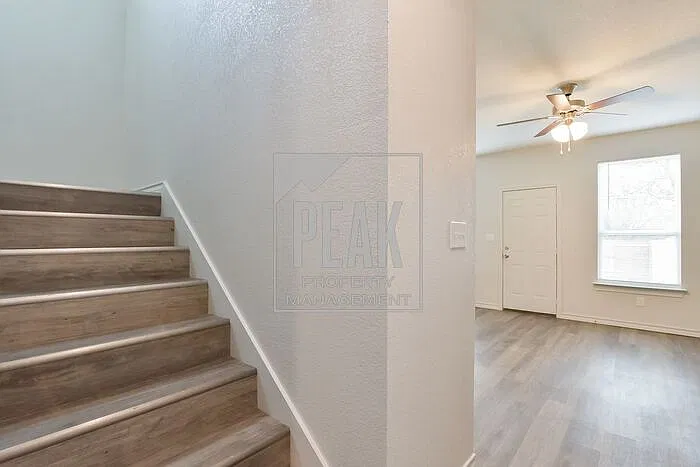 2 bed, 1.5 bath, 930 sqft, $1,395 — Photo 4
