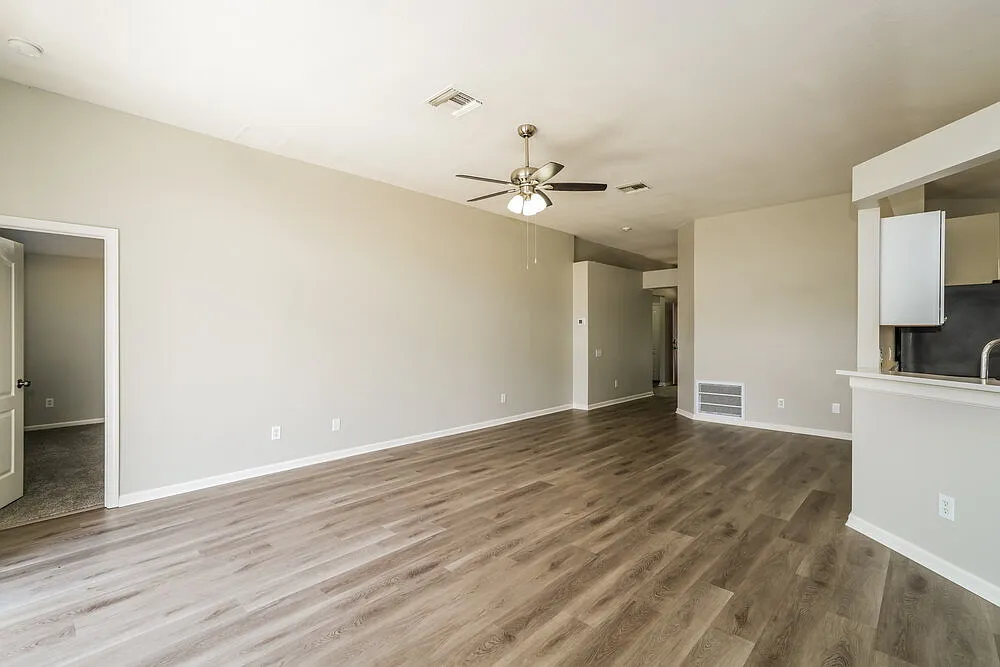 3 bed, 2.0 bath, 1525 sqft, $1,960 — Photo 3