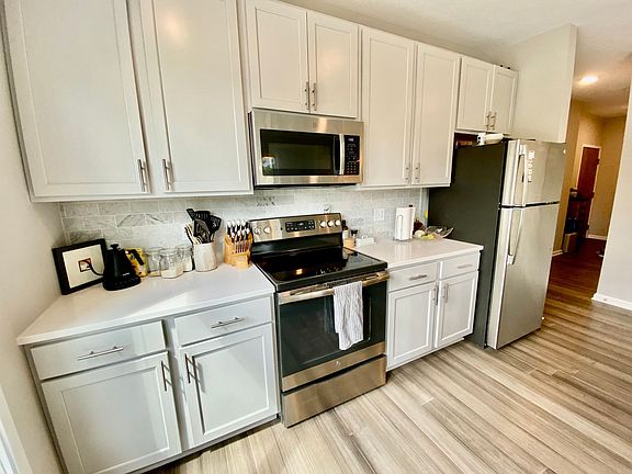 4th image of 829 Marshall St NE #332