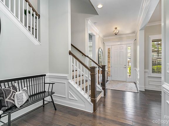 3rd image of 636 Cornell Dr